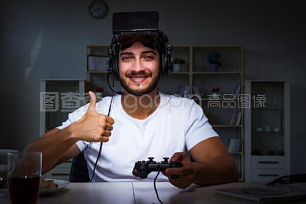 僵尸高校3 相关产品