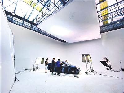 凡尔杜先生 相关产品