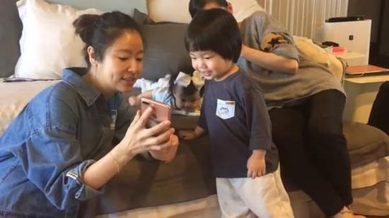 他悄悄溜进她的私信里 产品图片