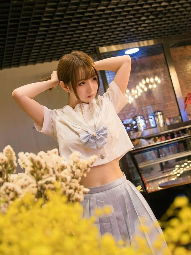 他悄悄溜进她的私信里 相关产品