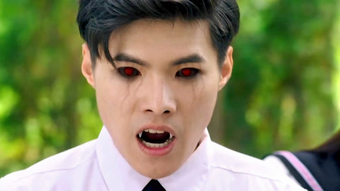 他朝那边走了 产品图片